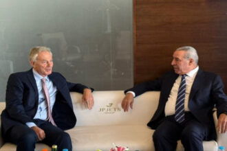 الشيخ وبلير يبحثان اليوم التالي بعد الحرب