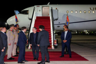 بريطانيا تتعهد بتقديم حزمة مساعدات كبيرة بعد انتهاء الحرب