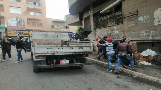 عجلون: إزالة اعتداءات على الأرصفة والطرق