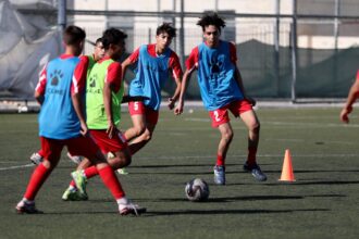 الوطني للناشئين يختتم تدريباته