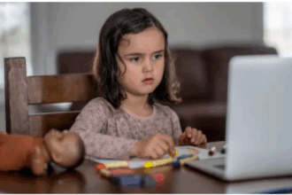 ابتداءً من ديسمبر.. وداعًا لـ"تيك توك" و"إنستغرام" للأطفال في أستراليا