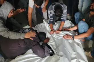 غزة تنتشل أكثر من 400 شهيدا خلال 12 يوما
