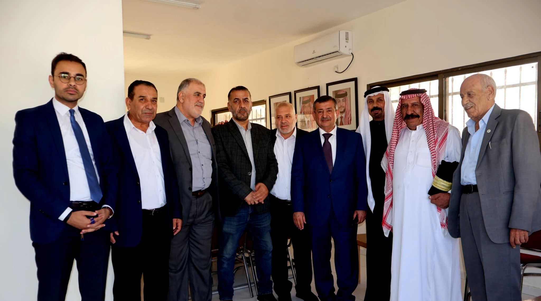صورة حول : رئيس لجنة بلدية الزرقاء يزور فرع نقابة الصحفيين في المحافظة رئيس لجنة بلدية الزرقاء يزور فرع نقابة الصحفيين في المحافظة