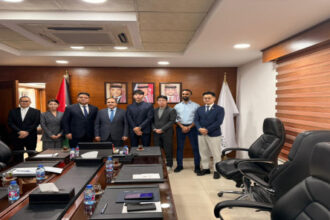 وزير الاستثمار يبحث فرص التعاون في مجال إدارة النفايات
