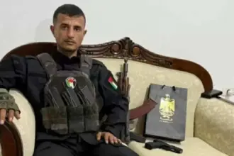 ياسر أبو الشباب يسرق شاحنتي مساعدات