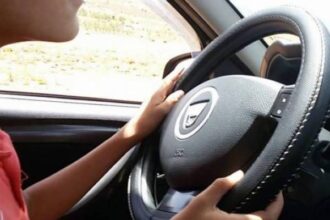 ضبط حدث يقود مركبة بسرعة جنونية