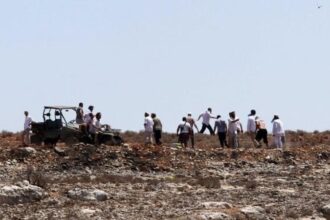 صورة حول : الاحتلال يسعى للاستيلاء على أراضي فلسطينية جديدة الاحتلال يسعى للاستيلاء على أراضي فلسطينية جديدة