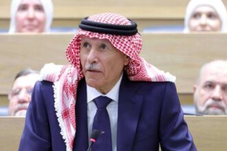 صورة حول : بالفيديو…العرموطي محتجا: صرنا نصفق لرئيس الحكومة كمان بالفيديو…العرموطي محتجا: صرنا نصفق لرئيس الحكومة كمان