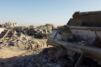 صورة حول : فرنسا تستأنف إجلاء فلسطينيين من غزة فرنسا تستأنف إجلاء فلسطينيين من غزة