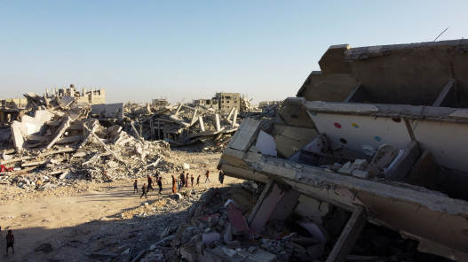 صورة حول : فرنسا تستأنف إجلاء فلسطينيين من غزة فرنسا تستأنف إجلاء فلسطينيين من غزة