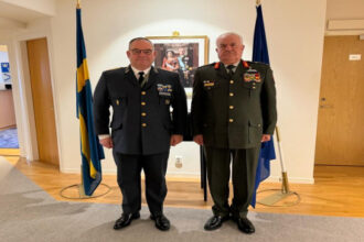 صورة حول : الحنيطي يلتقي نظيره السويدي الحنيطي يلتقي نظيره السويدي