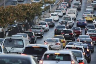 صورة حول : أزمة سير خانقة بالقرب من جامعة الزرقاء أزمة سير خانقة بالقرب من جامعة الزرقاء