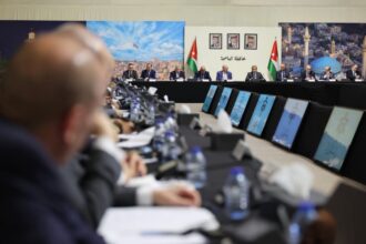 صورة حول : الحكومة على الواحدة ونصف من قلب العاصمة الحكومة على الواحدة ونصف من قلب العاصمة