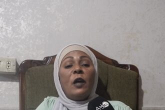 صورة حول : بالفيديو…موظفة تطالب الأمانة برواتب 3 شهور بالفيديو…موظفة تطالب الأمانة برواتب 3 شهور