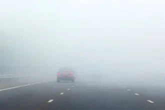 السير تحذر من ضبابية الطرق