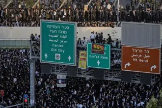 صورة حول : مظاهرة بإسرائيل تطالب حكومة نتنياهو بالرحيل مظاهرة بإسرائيل تطالب حكومة نتنياهو بالرحيل