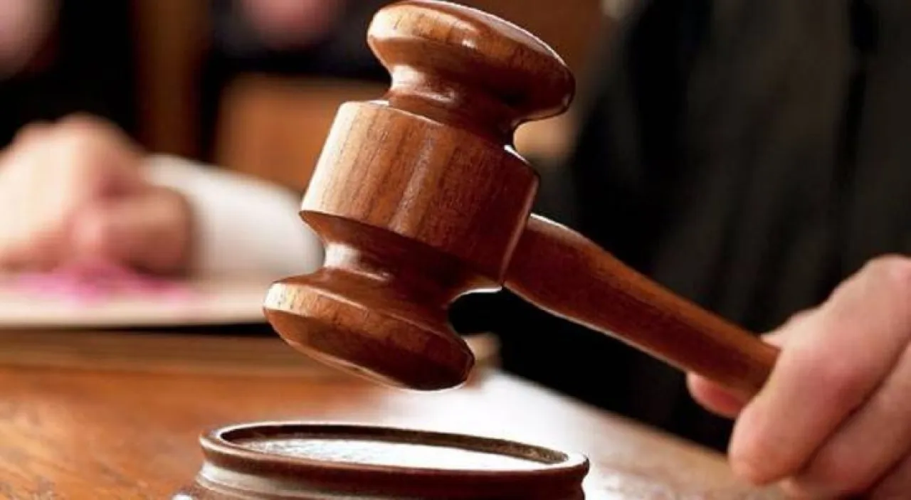 صورة حول : الحكم بالحبس على أب اعتدى على ابنه بالمدرسة الحكم بالحبس على أب اعتدى على ابنه بالمدرسة