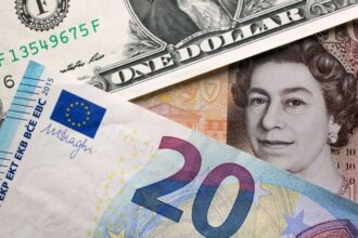 صورة حول : تراجع طفيف للإسترليني أمام الدولار واليورو تراجع طفيف للإسترليني أمام الدولار واليورو