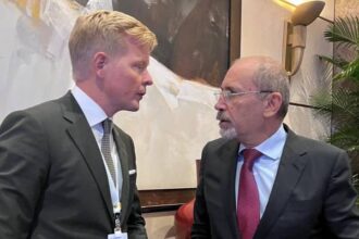 صورة حول : الصفدي يلتقي المبعوث الأممي إلى اليمن الصفدي يلتقي المبعوث الأممي إلى اليمن