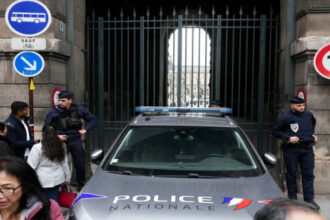 صورة حول : فرنسا تتخذ إجراءات حازمة بعد سرقة اللوفر فرنسا تتخذ إجراءات حازمة بعد سرقة اللوفر