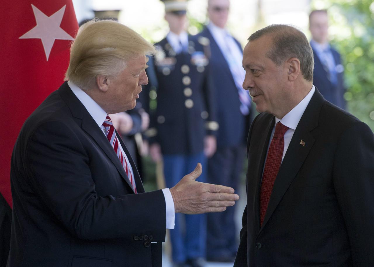 أردوغان يرحب بجهود السلام ويطالب بوقف هجمات إسرائيل