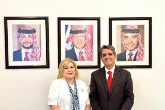 وزير الشباب يلتقي رئيسة نادي المرأة ويؤكد دور الأندية ورسالتها الثقافية والاجتماعية والرياضية