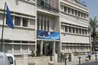 خلاف بين رئيس لجنة بلدية الزرقاء و احد الموظفين وتواجد أمني في المنطقة