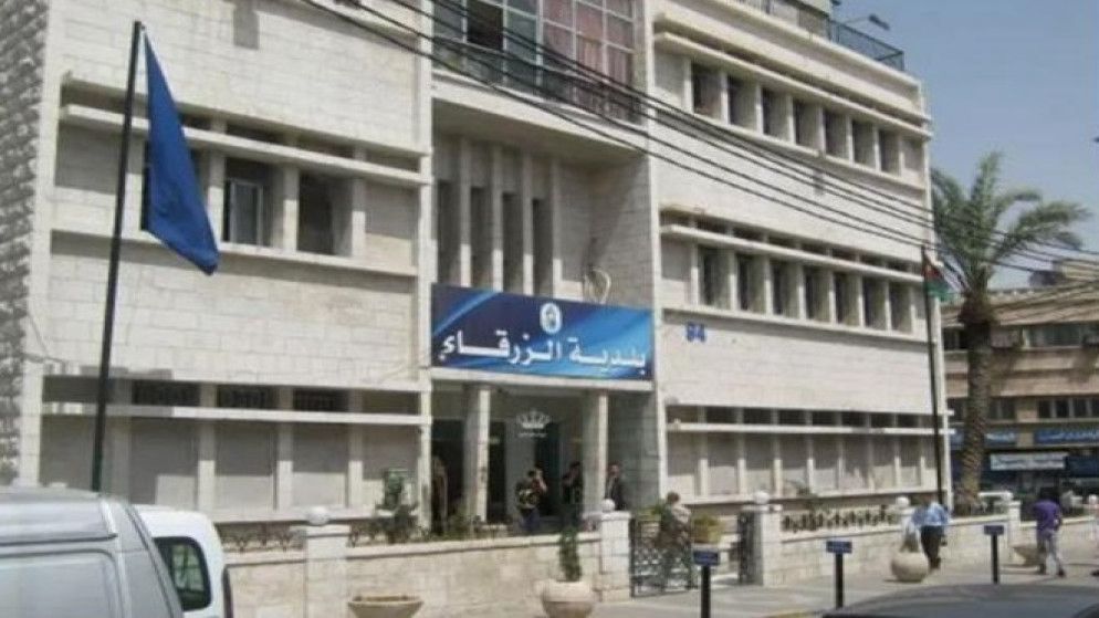 خلاف بين رئيس لجنة بلدية الزرقاء و احد الموظفين وتواجد أمني في المنطقة