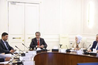 وزير الشباب يترأس اجتماع اللجنة التوجيهية العليا للمسح الوطني للشباب