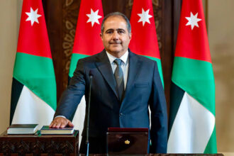 لا علاقة للوزير أبو غزالة بالشكوى على موظف من ضمن المدراء المفصولين من وزارة الاستثمار