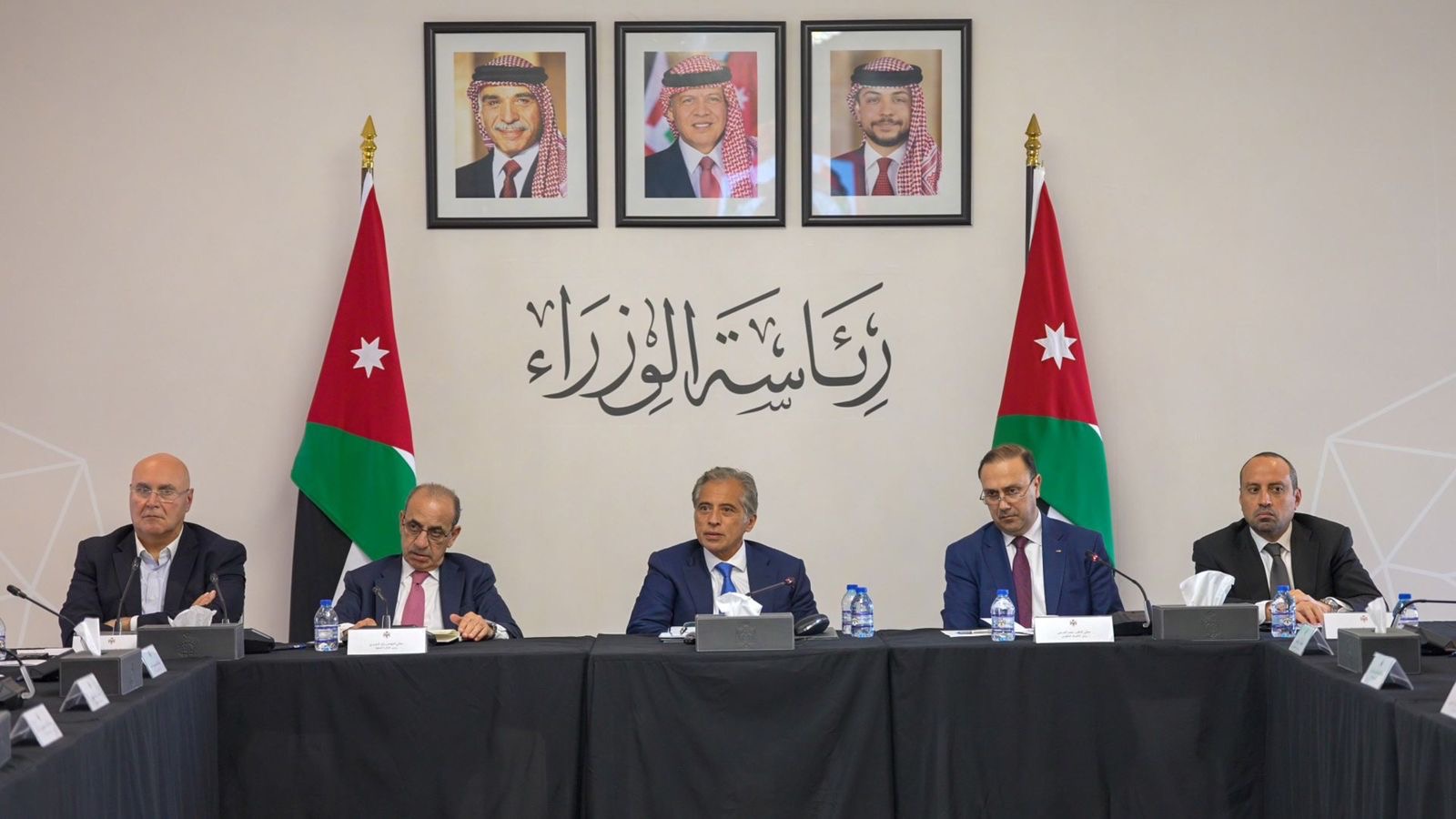 في لقاء تواصلي مع رؤساء التحرير.. حسان يستعرض المشاريع الحكومية وخطط المرحلة المقبلة
