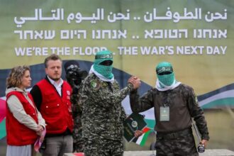 المقاومة تسلم الدفعة الأولى من الأسرى الإسرائيليين