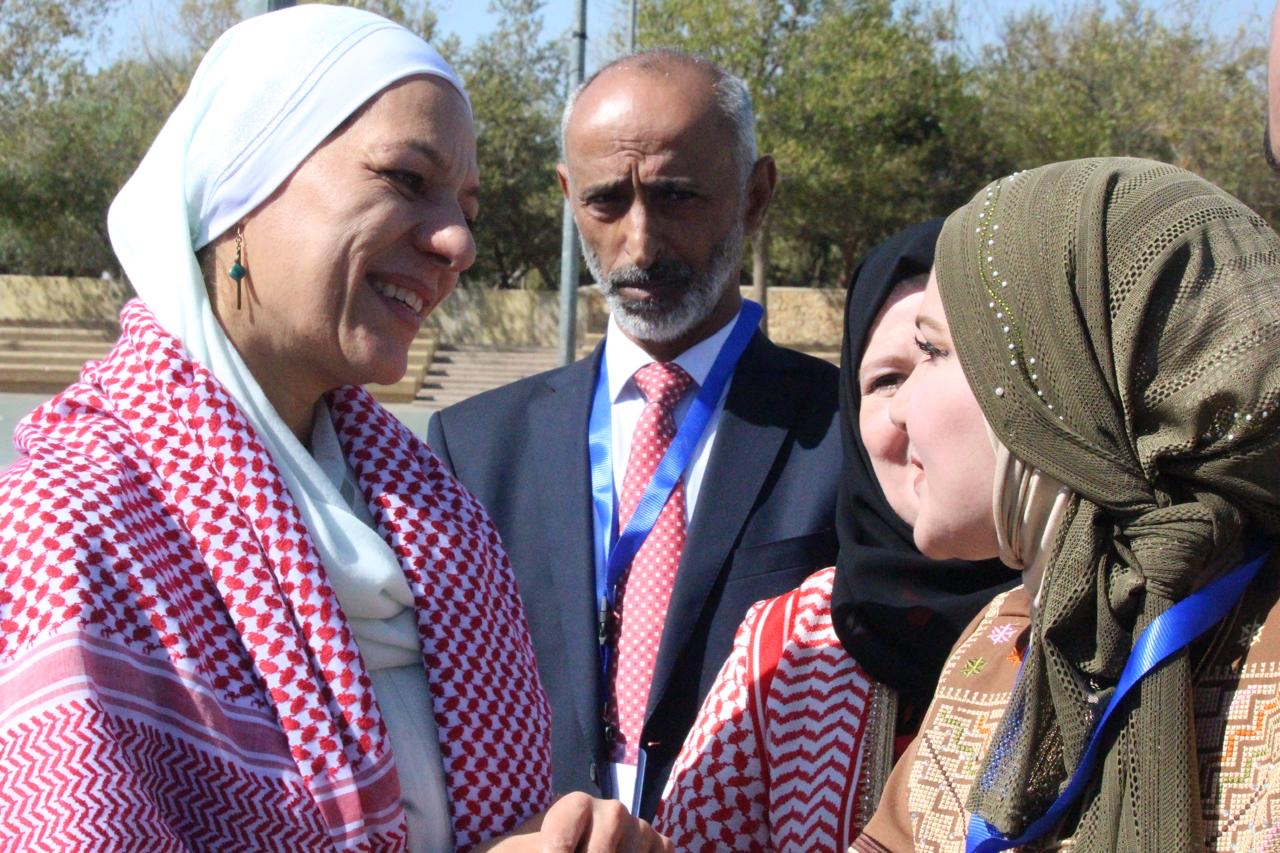 الأميرة بسمة بنت علي تفتتح بازار المزارع في حدائق الملك عبدالله الثاني .. فيديو وصور