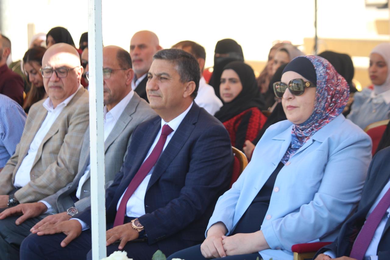 الأميرة بسمة بنت علي تفتتح بازار المزارع في حدائق الملك عبدالله الثاني .. فيديو وصور