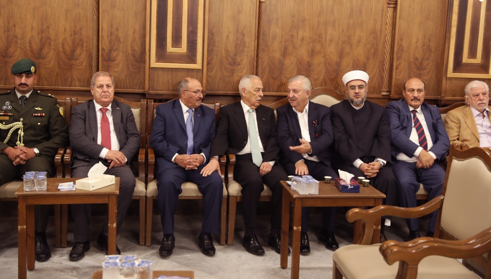 مندوبا عن الملك وولي العهد… العيسوي يعزي آل الخضري