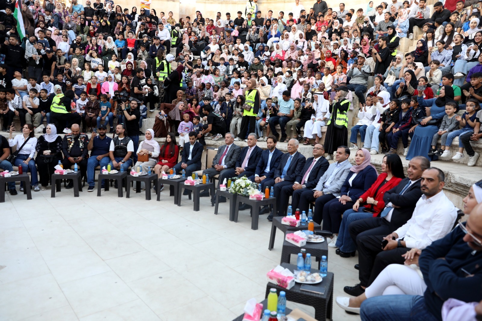 صورة حول : *العيسوي يرعى انطلاق مبادرة "شاشة أمل" الإنسانية للأطفال المرضى والأيتام واللاجئين* *العيسوي يرعى انطلاق مبادرة "شاشة أمل" الإنسانية للأطفال المرضى والأيتام واللاجئين*