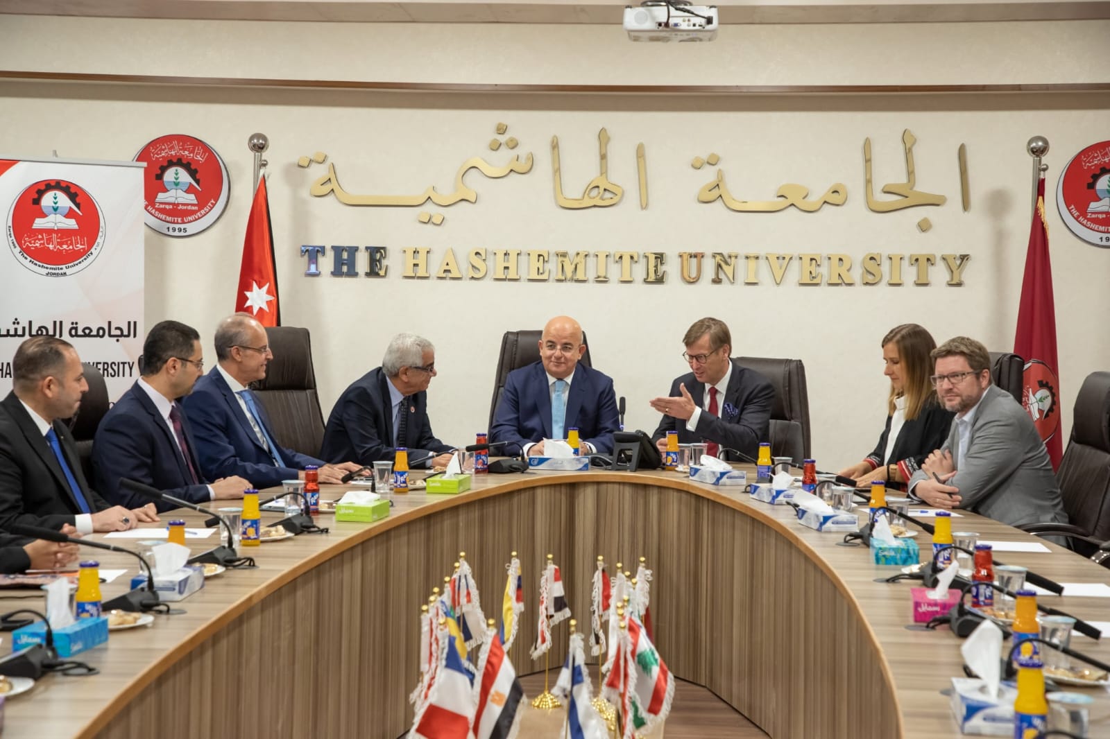صورة حول : الجامعة الهاشمية تستضيف السفير الألماني وتبحث تعزيز التعليم التقني والتدريب العملي للطلبة الجامعة الهاشمية تستضيف السفير الألماني وتبحث تعزيز التعليم التقني والتدريب العملي للطلبة