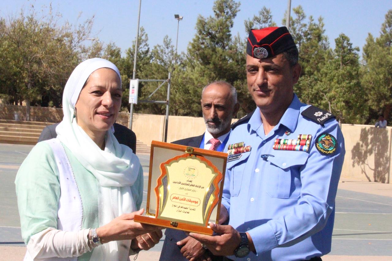 الأميرة بسمة بنت علي تفتتح بازار المزارع في حدائق الملك عبدالله الثاني .. فيديو وصور