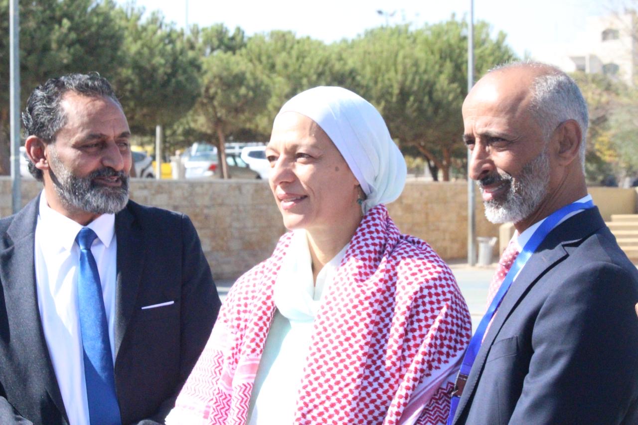 الأميرة بسمة بنت علي تفتتح بازار المزارع في حدائق الملك عبدالله الثاني .. فيديو وصور