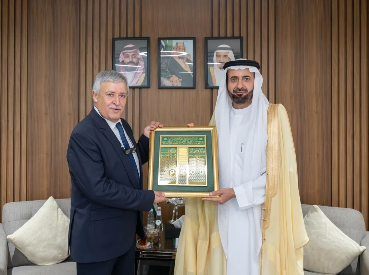 وزير النقل الأردني يناقش مع السعودية منع دخول الحافلات خلال الحج
