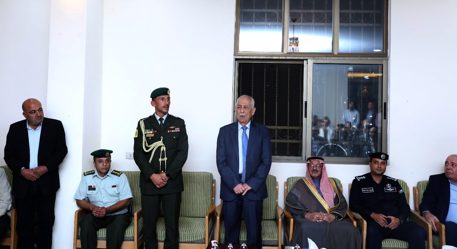 صورة حول : *مندوبا عن الملك وولي العهد. العيسوي يقدم واجب العزاء لــ(6) عشائر أردنية* *مندوبا عن الملك وولي العهد. العيسوي يقدم واجب العزاء لــ(6) عشائر أردنية*