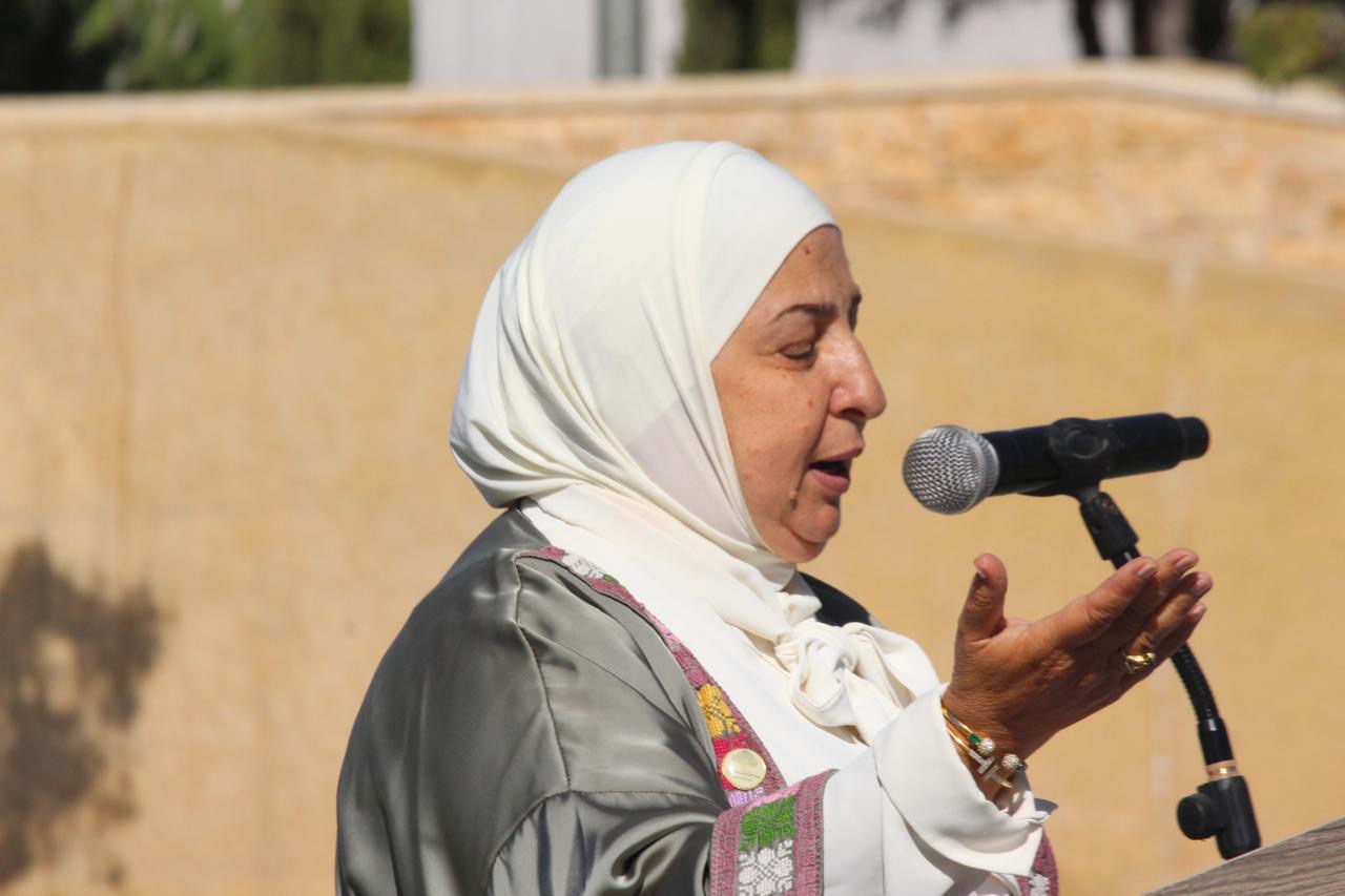 الأميرة بسمة بنت علي تفتتح بازار المزارع في حدائق الملك عبدالله الثاني .. فيديو وصور