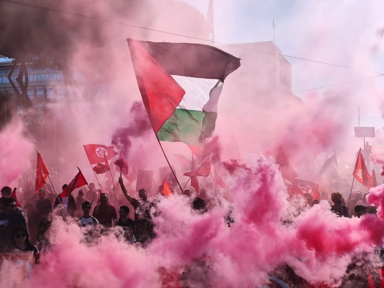 عشرات الآلاف يتظاهرون في روما"صور"