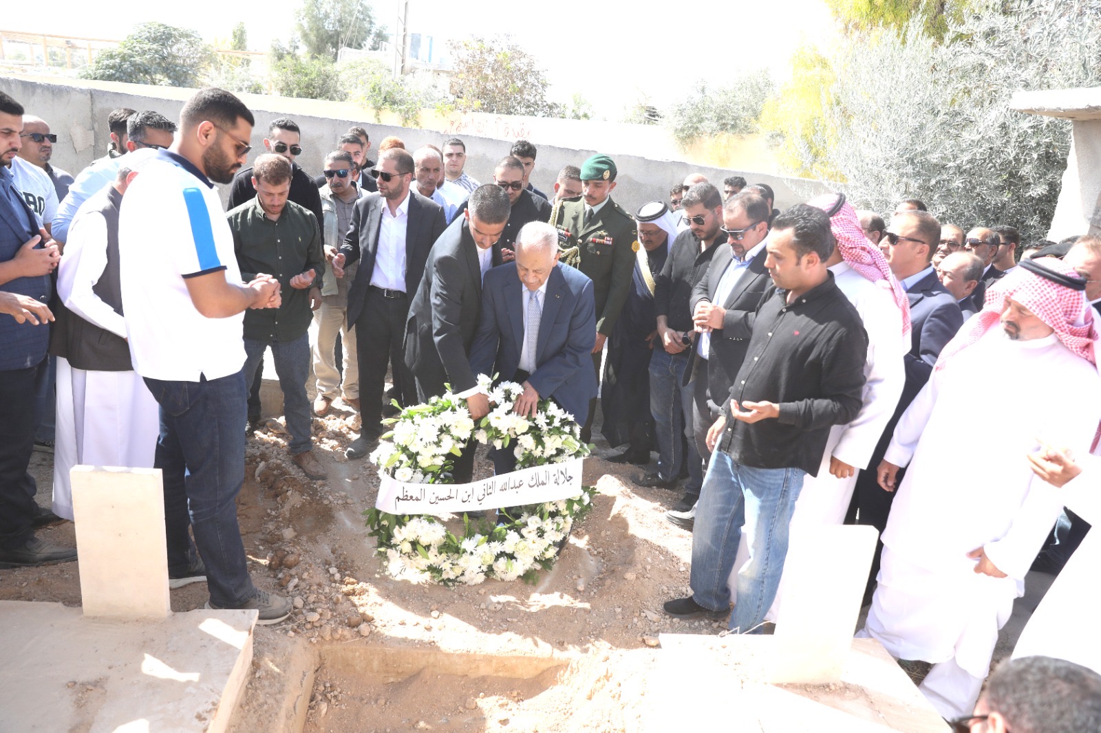 *مندوبًا عن الملك وولي العهد.. العيسوي يشارك في تشييع جثمان الشاب فواز أبو تايه*