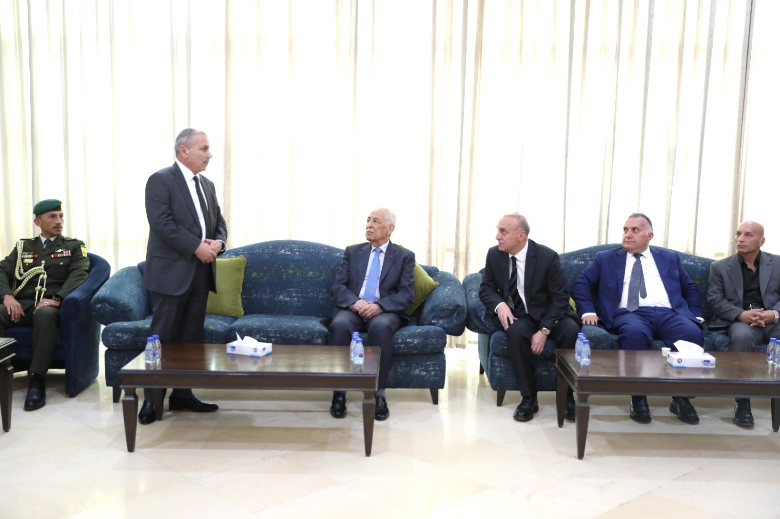 صورة حول : *مندوبا عن الملك وولي العهد. العيسوي يقدم واجب العزاء لــ(6) عشائر أردنية* *مندوبا عن الملك وولي العهد. العيسوي يقدم واجب العزاء لــ(6) عشائر أردنية*