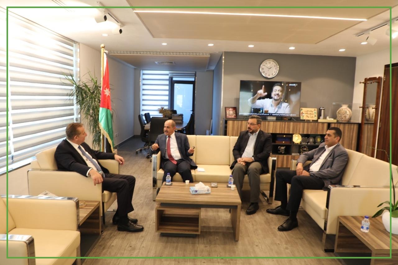 نقيب المهندسين الزراعيين ووزير الزراعة يبحثان المشاريع الاستثمارية للنقابة
