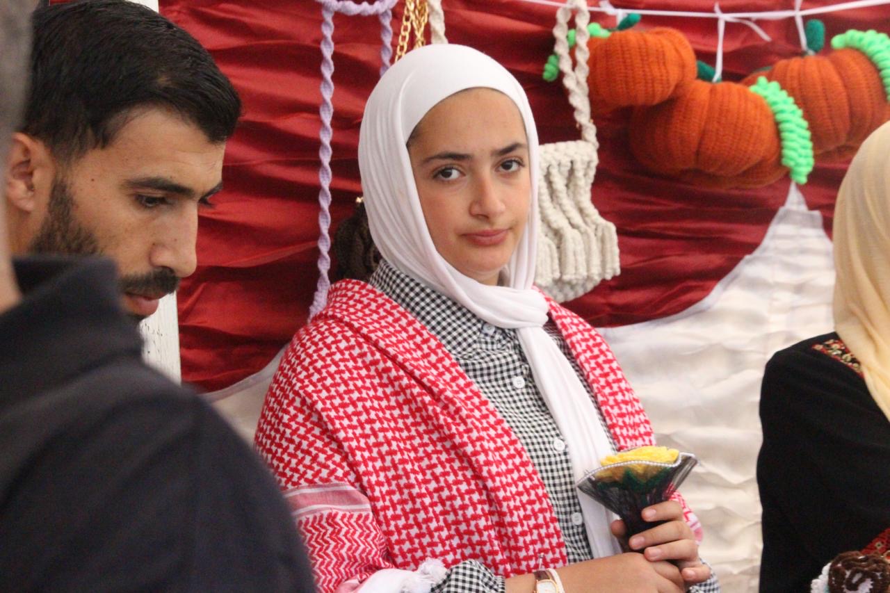 الأميرة بسمة بنت علي تفتتح بازار المزارع في حدائق الملك عبدالله الثاني .. فيديو وصور