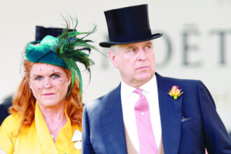 صورة حول : فضائح البريد الإلكتروني تجدد التدقيق في الأمير أندرو وزوجته سارة فضائح البريد الإلكتروني تجدد التدقيق في الأمير أندرو وزوجته سارة