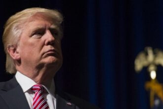 صورة حول : ترامب يتخذ قراراً متعلقاً بالرسوم الجمركية على الصين ترامب يتخذ قراراً متعلقاً بالرسوم الجمركية على الصين