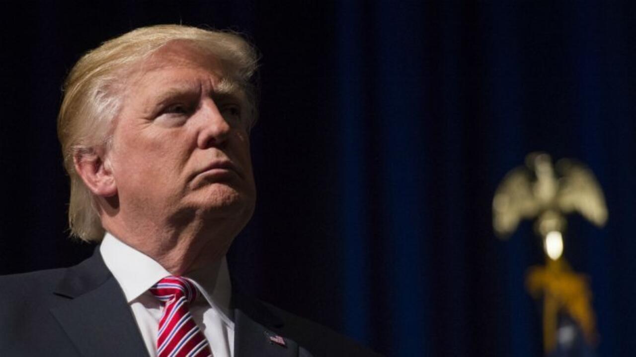 صورة حول : ترامب يتخذ قراراً متعلقاً بالرسوم الجمركية على الصين ترامب يتخذ قراراً متعلقاً بالرسوم الجمركية على الصين